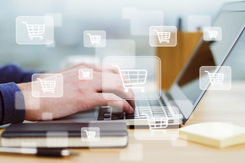 Динамика российского e-commerce: ключевые показатели за первые 6 месяцев 2025 года